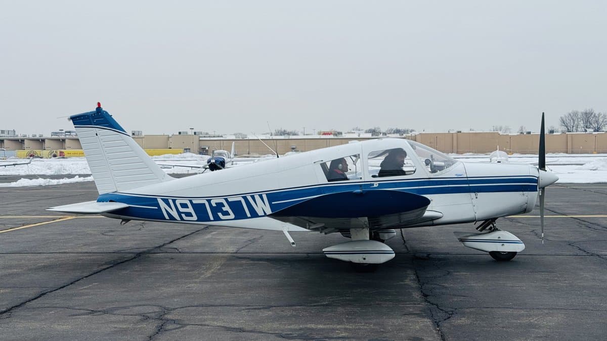 Azzurra Piper Cherokee PA-28 N9737W on the ramp